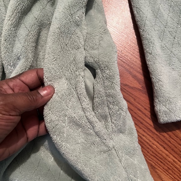 Oscar del la Renta Robe - Picture 2 of 6